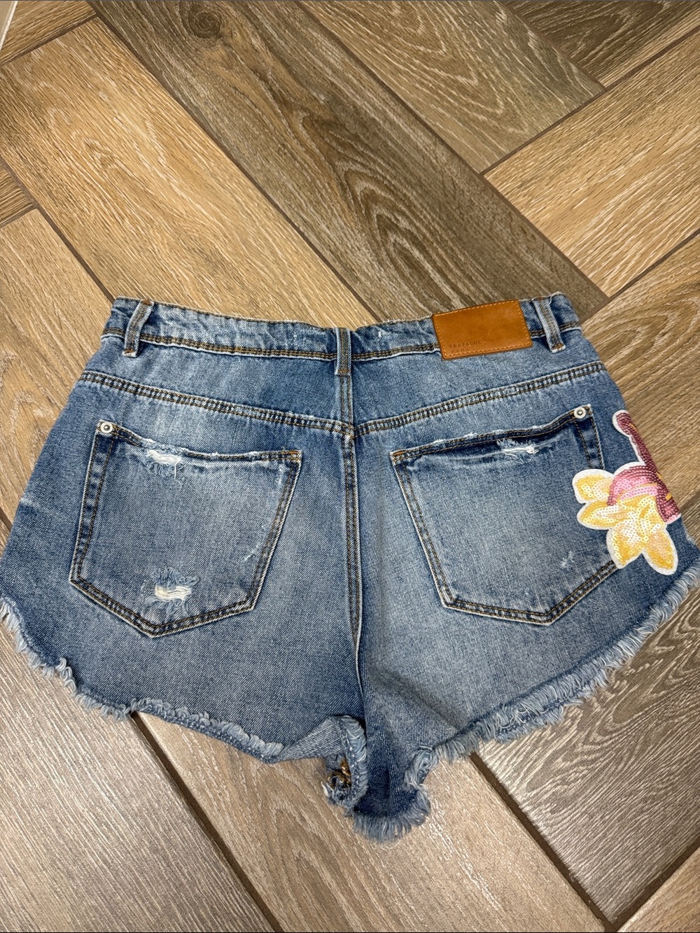 Zara denim shorts with sequin flower detail - Picture 4 of 7